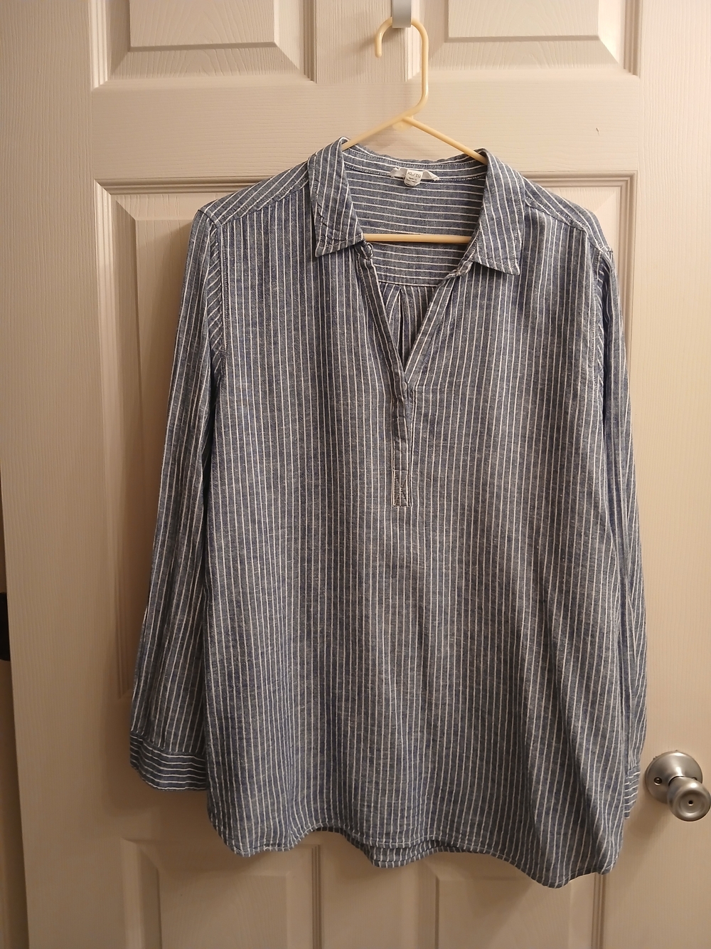Woman's's Blue Striped Long-Sleeve Linen-Blend Shirt